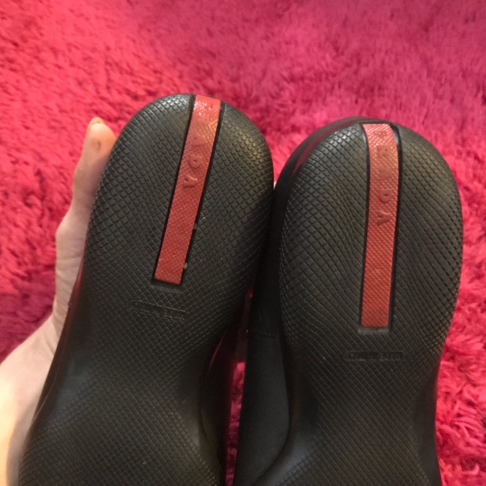 Authentic PRADA Excellent Condition - Picture 2 of 6